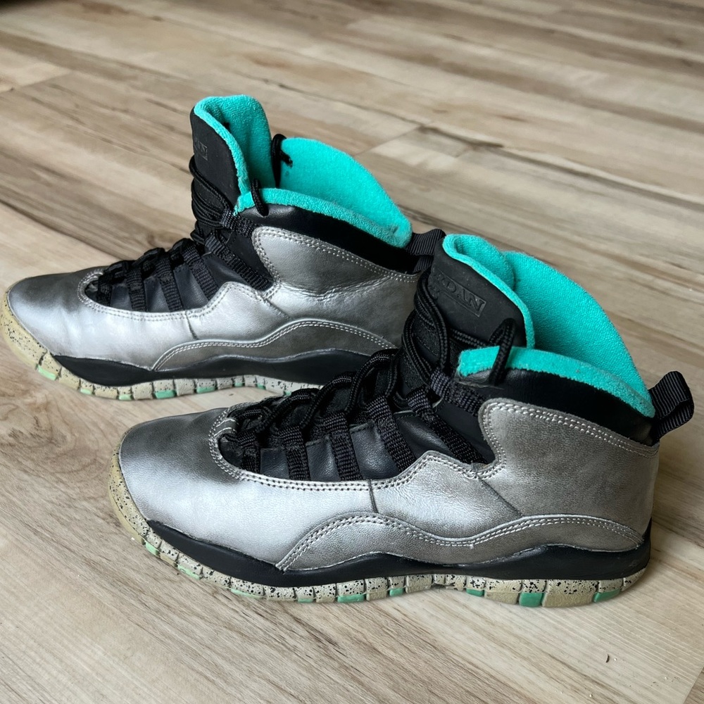 Retro Jordan “Lady Liberty🗽“ Silver size 5 YOUTH